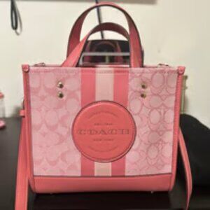 Coach Dempsey Tote 22 In Signature Jacquard In Taffy Multi